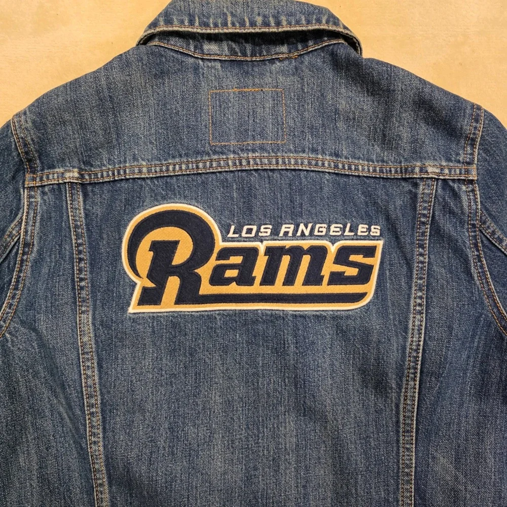 Levi's x NFL 2016 Los Angeles Rams Denim Trucker Jacket Men's Size M Embroidered